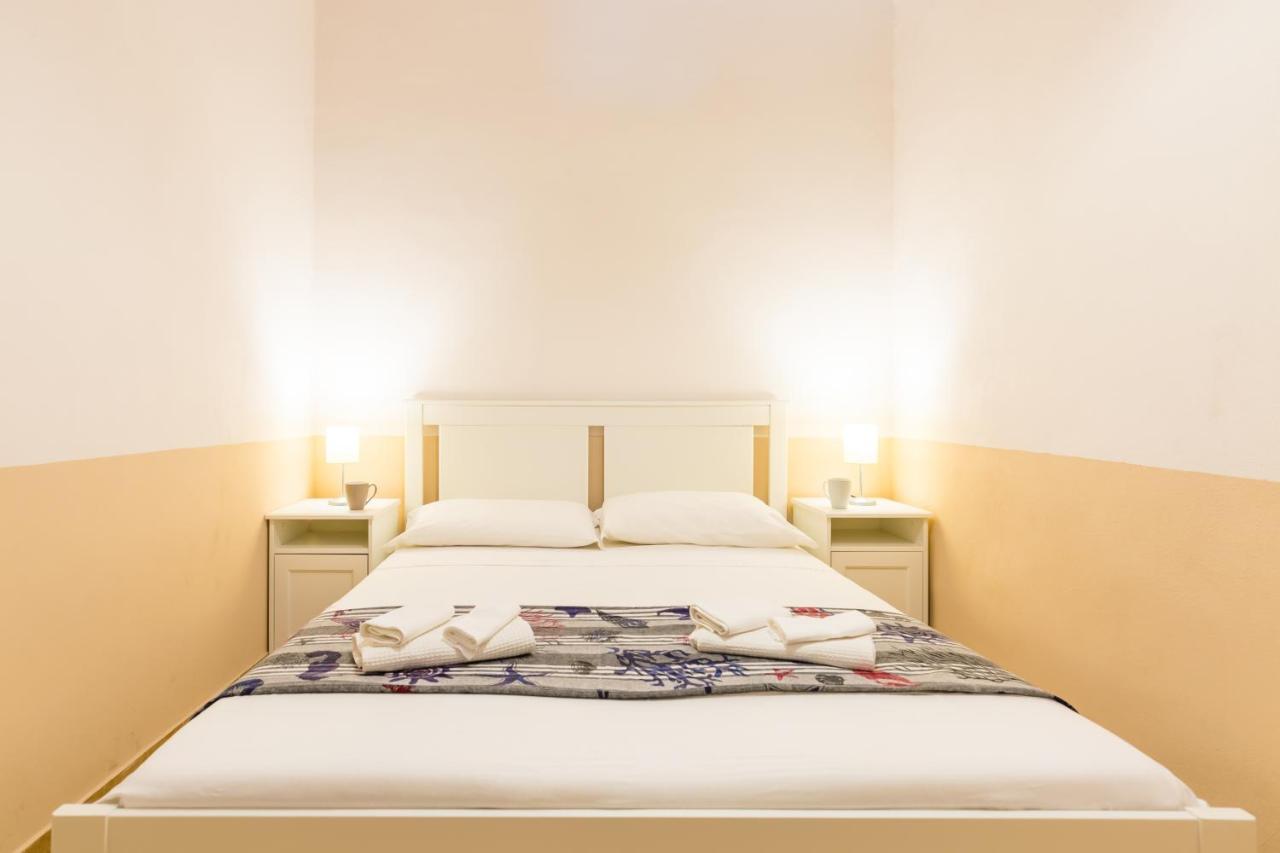 Tizzano House - La Marina Lägenhet Procida Exteriör bild