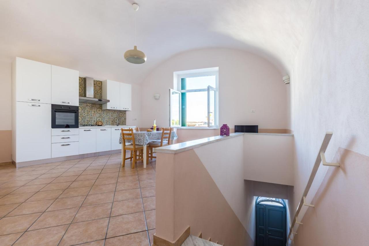 Tizzano House - La Marina Lägenhet Procida Exteriör bild