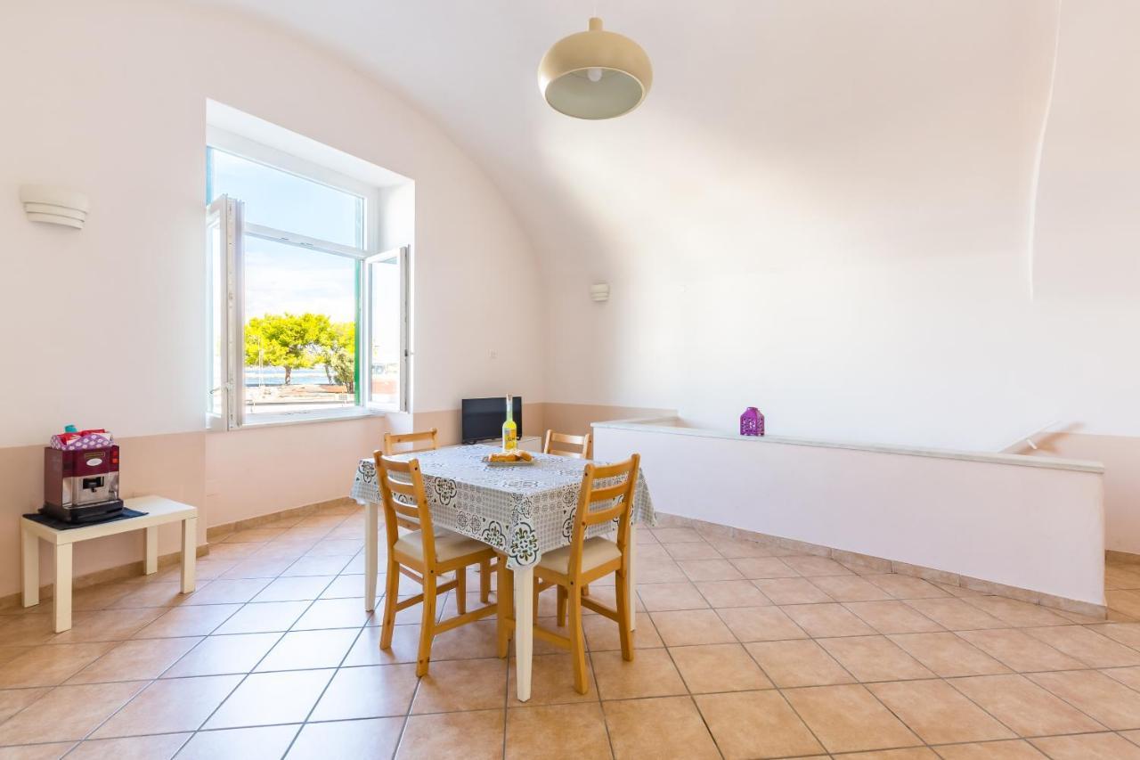 Tizzano House - La Marina Lägenhet Procida Exteriör bild